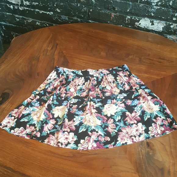 F21 Skater Skirt - Picture 2 of 3